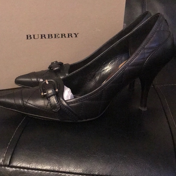 Burberry Pump - Picture 2 of 3
